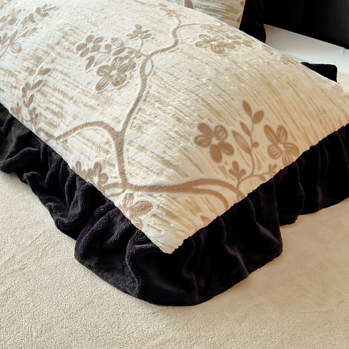 91家纺网 家纺一手货源 找家纺 找底底家纺 2025新款A类法式浪漫烂花赫本风牛奶绒四件套 慕香-咖+粉