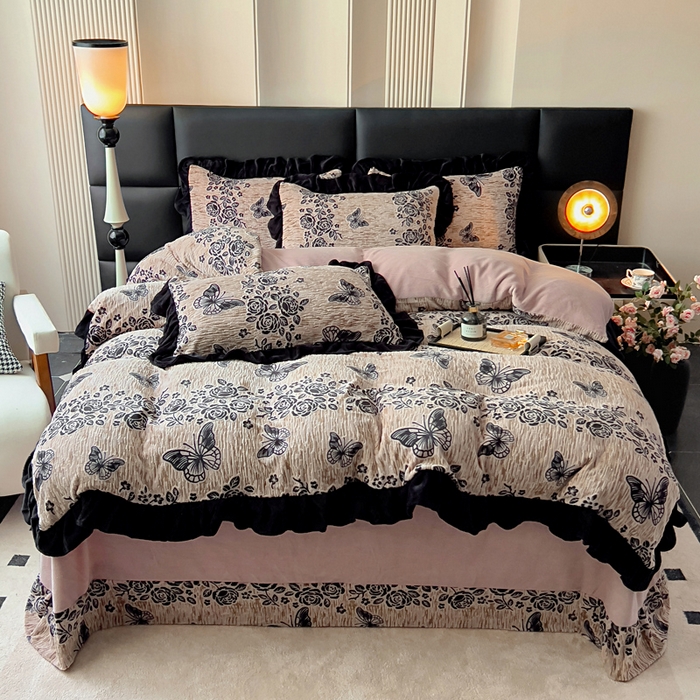 91家纺网 家纺一手货源 找家纺 找底底家纺 2025新款A类法式浪漫烂花赫本风牛奶绒四件套 墨韵叠香-粉