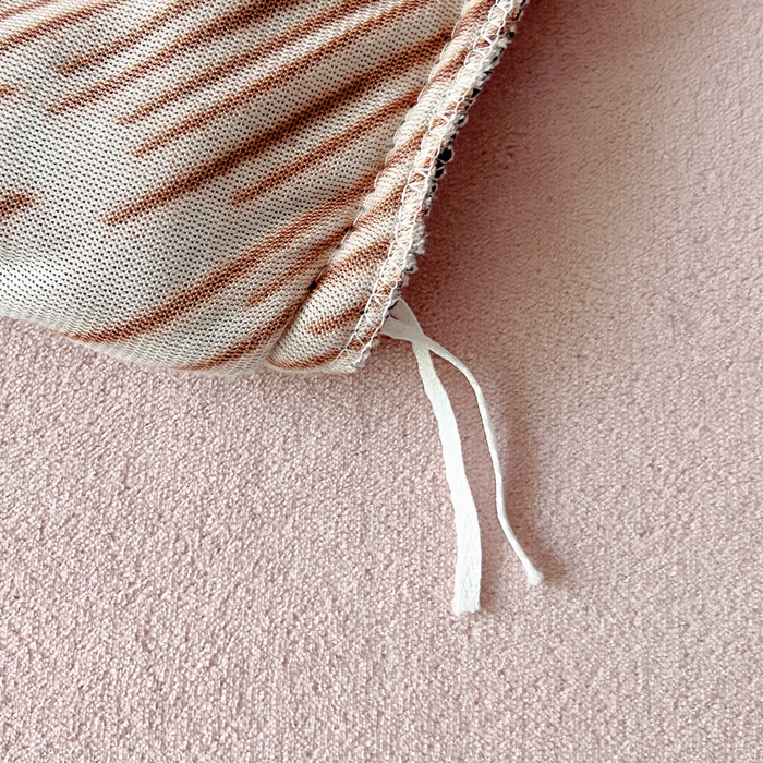 91家纺网 家纺一手货源 找家纺 找底底家纺 2025新款A类法式浪漫烂花赫本风牛奶绒四件套 暗香-粉