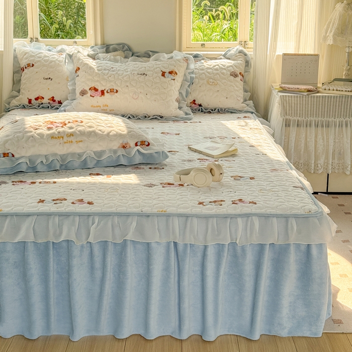 91家纺网 家纺一手货源 找家纺 禧缘家纺（原梦想家） 2025新款夹棉双层花边牛奶绒枕套系列 狗狗岛屿