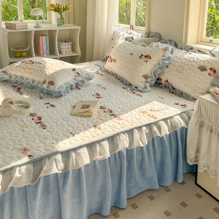 91家纺网 家纺一手货源 找家纺 禧缘家纺（原梦想家） 2025新款夹棉双层花边牛奶绒枕套系列 狗狗岛屿