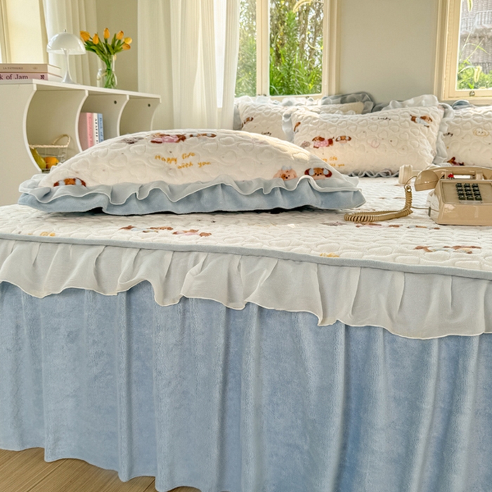 91家纺网 家纺一手货源 找家纺 禧缘家纺（原梦想家） 2025新款夹棉双层花边牛奶绒枕套系列 狗狗岛屿