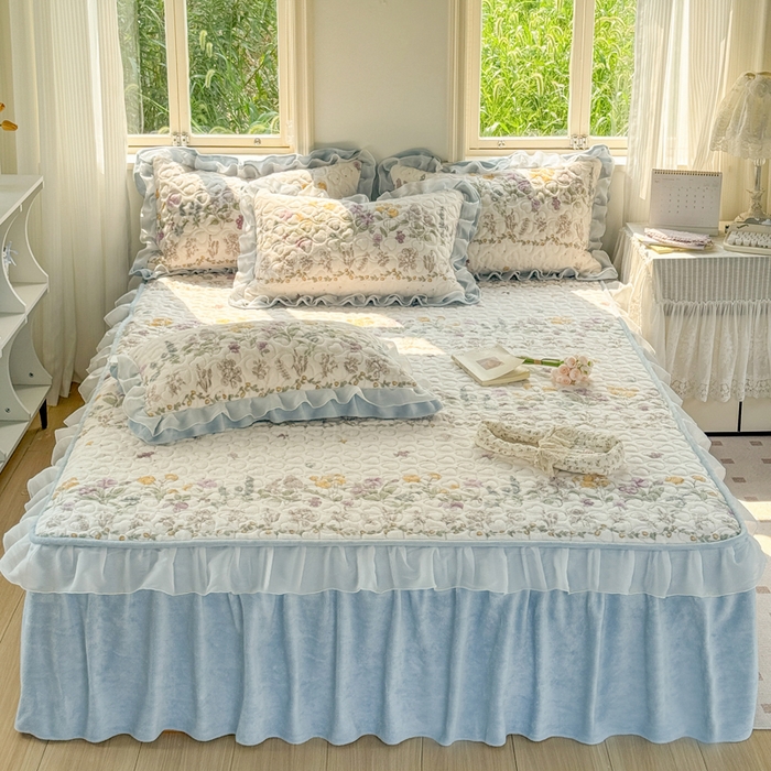 91家纺网 家纺一手货源 找家纺 禧缘家纺（原梦想家） 2025新款夹棉双层花边牛奶绒枕套系列 蓝铃风语