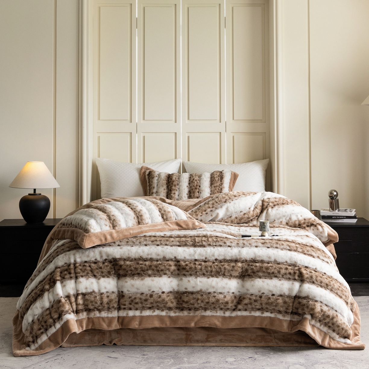 91家纺网 家纺一手货源 找家纺 时亿家居 2025新款360g兔毛绒拼接牛奶绒四件套-波点兔毛 波点兔毛-卡其