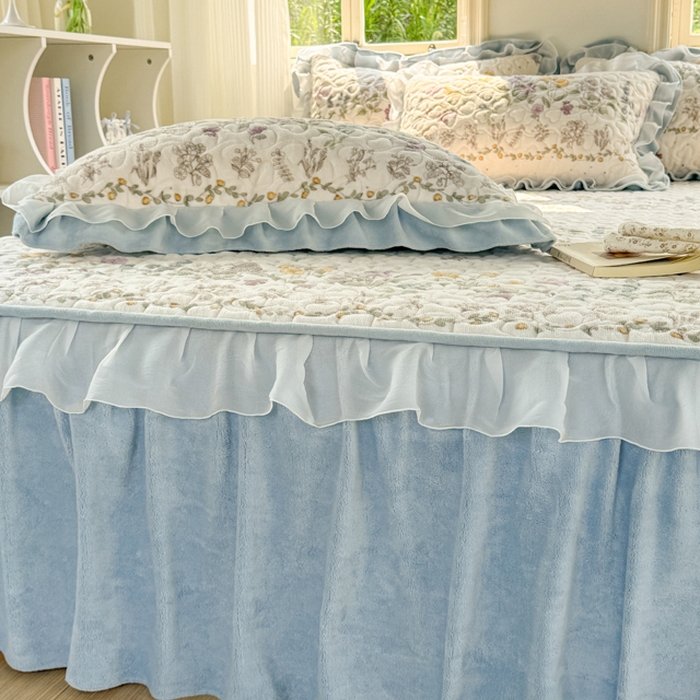 91家纺网 家纺一手货源 找家纺 禧缘家纺（原梦想家） 2025新款夹棉双层花边牛奶绒枕套系列 蓝铃风语