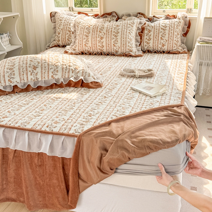 91家纺网 家纺一手货源 找家纺 禧缘家纺（原梦想家） 2025新款夹棉双层花边牛奶绒枕套系列 落日云舒