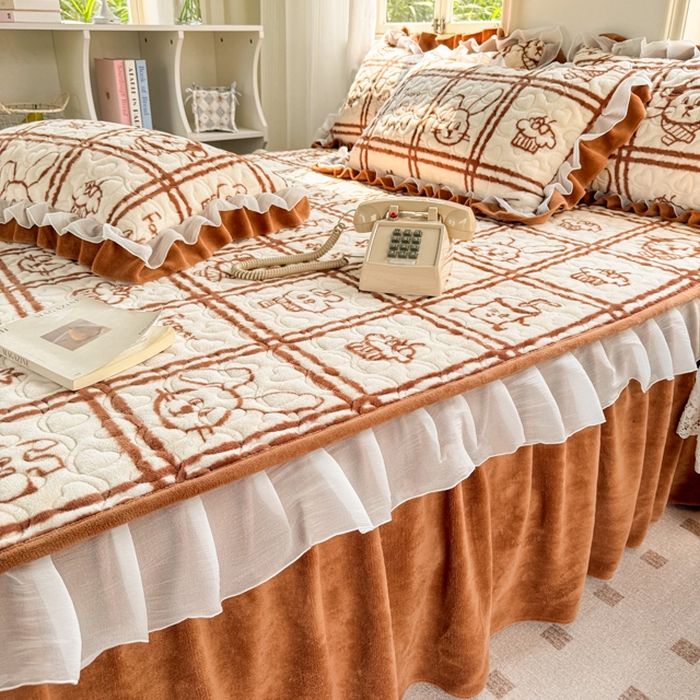 91家纺网 家纺一手货源 找家纺 禧缘家纺（原梦想家） 2025新款夹棉双层花边牛奶绒枕套系列 摩卡小镇