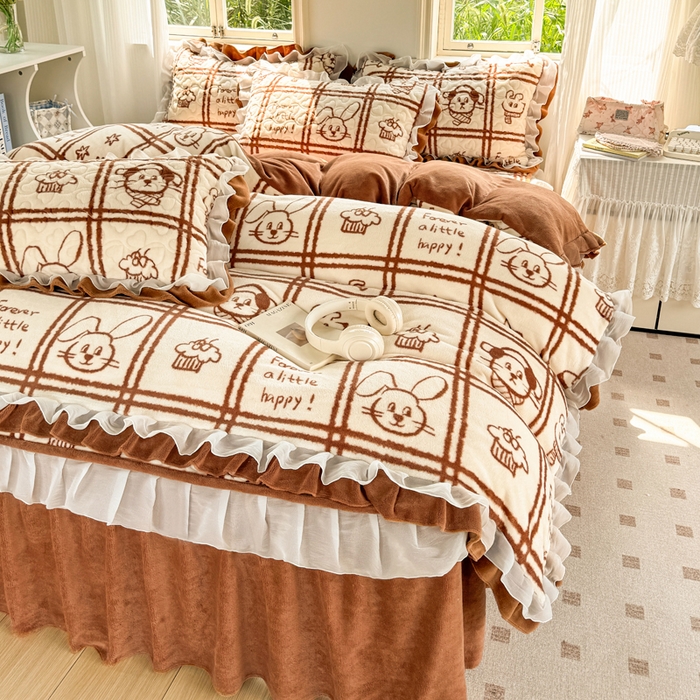 91家纺网 家纺一手货源 找家纺 禧缘家纺（原梦想家） 2025新款夹棉双层花边牛奶绒枕套系列 摩卡小镇