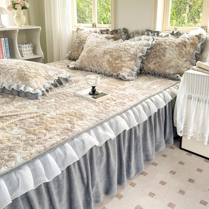 91家纺网 家纺一手货源 找家纺 禧缘家纺（原梦想家） 2025新款夹棉双层花边牛奶绒枕套系列 雾都茶花