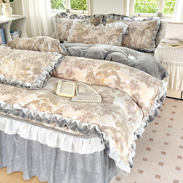 91家纺网 家纺一手货源 找家纺 禧缘家纺（原梦想家） 2025新款夹棉双层花边牛奶绒枕套系列 雾都茶花