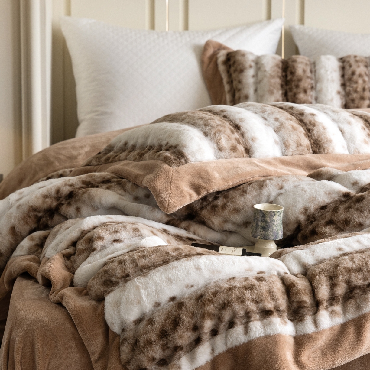 91家纺网 家纺一手货源 找家纺 时亿家居 2025新款360g兔毛绒拼接牛奶绒四件套-波点兔毛 波点兔毛-卡其