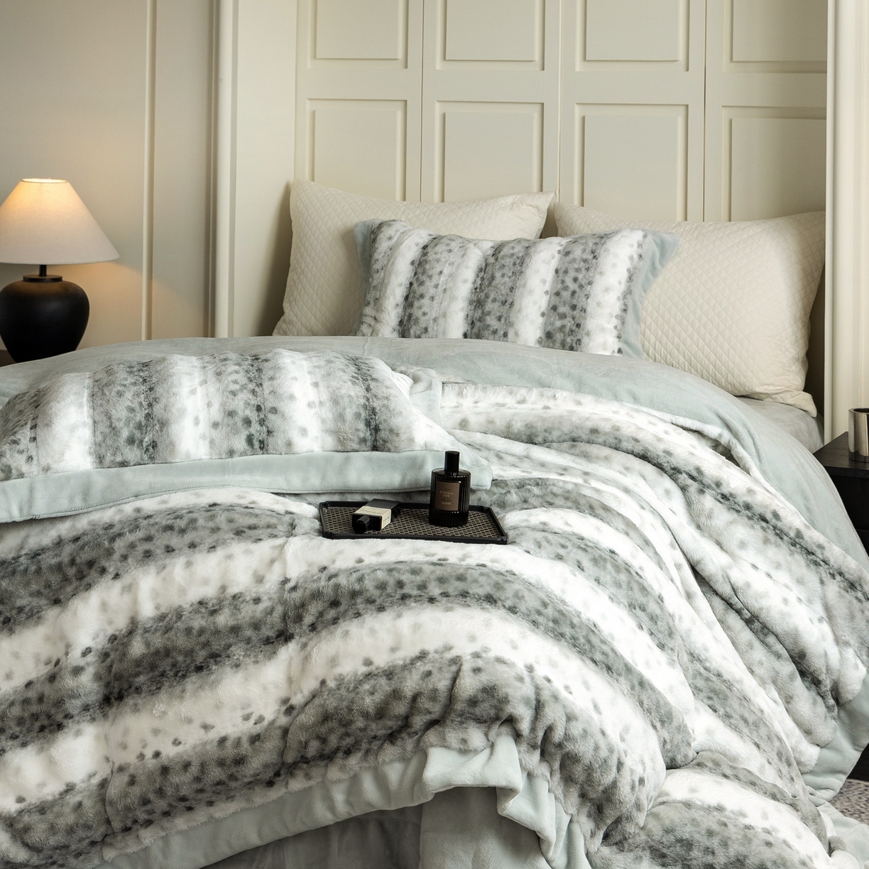 91家纺网 家纺一手货源 找家纺 时亿家居 2025新款360g兔毛绒拼接牛奶绒四件套-波点兔毛 波点兔毛-浅绿