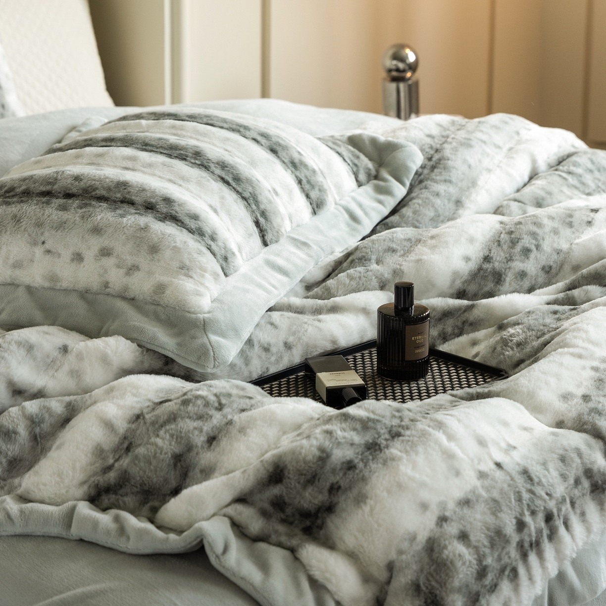 91家纺网 家纺一手货源 找家纺 时亿家居 2025新款360g兔毛绒拼接牛奶绒四件套-波点兔毛 波点兔毛-浅绿