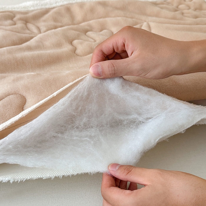 91家纺网 家纺一手货源 找家纺 爱彼家纺 2025新款婴儿绒北极绒羽丝棉三层夹棉盖毯毯子 浅咖【双面夹棉】