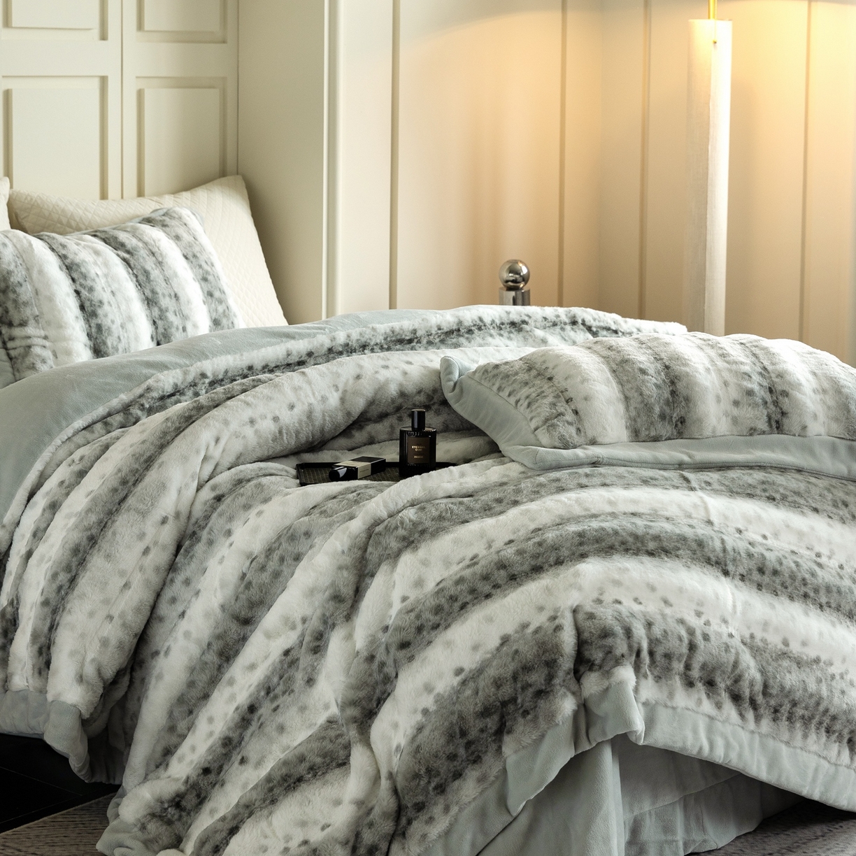 91家纺网 家纺一手货源 找家纺 时亿家居 2025新款360g兔毛绒拼接牛奶绒四件套-波点兔毛 波点兔毛-浅绿