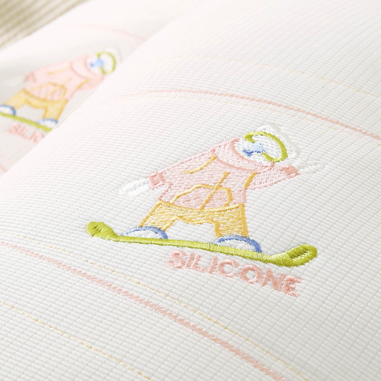 91家纺网 家纺一手货源 找家纺 金牛枕芯 2025新款滑板熊亲子枕决明子枕头乳胶夹层儿童枕成人枕头枕芯 滑板熊-红