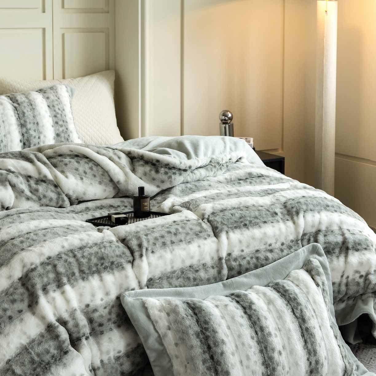 91家纺网 家纺一手货源 找家纺 时亿家居 2025新款360g兔毛绒拼接牛奶绒四件套-波点兔毛 波点兔毛-浅绿