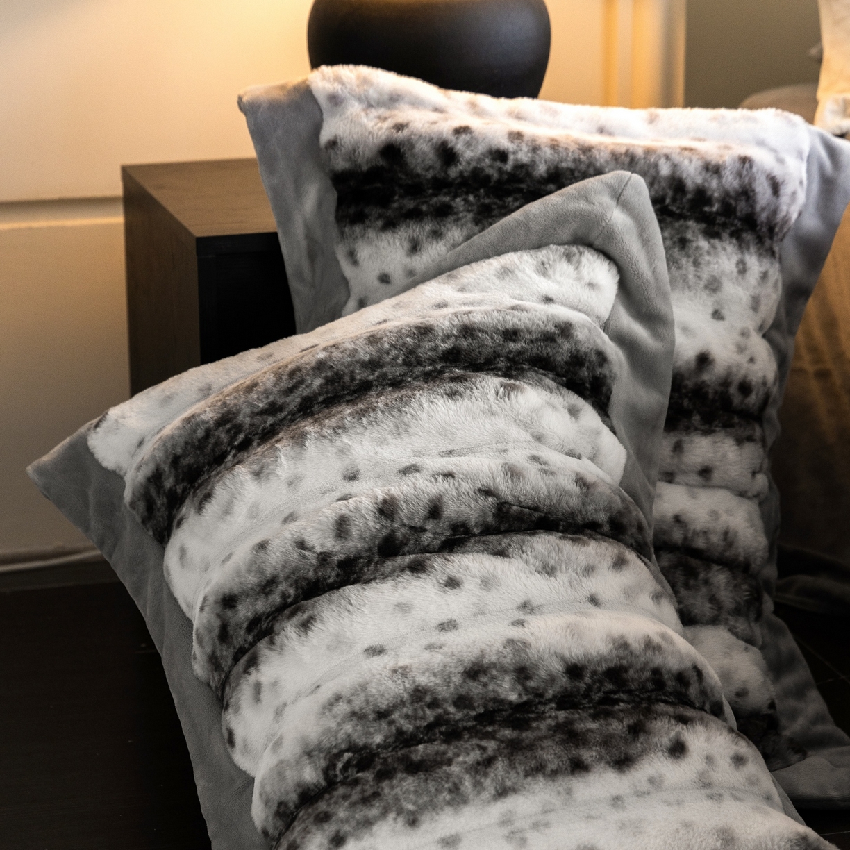 91家纺网 家纺一手货源 找家纺 时亿家居 2025新款360g兔毛绒拼接牛奶绒四件套-波点兔毛 波点兔毛-深灰