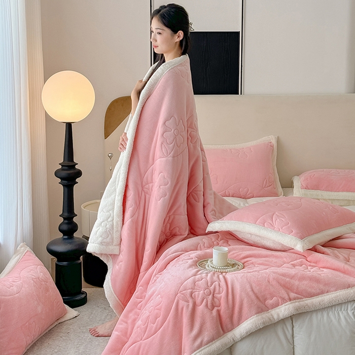 91家纺网 家纺一手货源 找家纺 爱彼家纺 2025新款婴儿绒北极绒羽丝棉三层夹棉盖毯毯子 玉粉【双面夹棉】