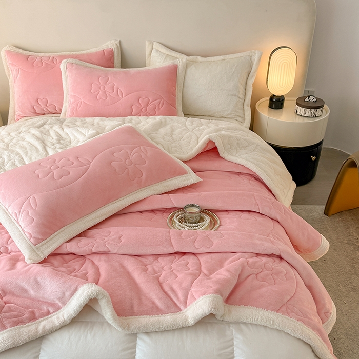 91家纺网 家纺一手货源 找家纺 爱彼家纺 2025新款婴儿绒北极绒羽丝棉三层夹棉盖毯毯子 玉粉【双面夹棉】