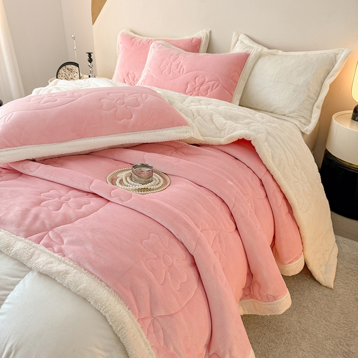 91家纺网 家纺一手货源 找家纺 爱彼家纺 2025新款婴儿绒北极绒羽丝棉三层夹棉盖毯毯子 玉粉【双面夹棉】