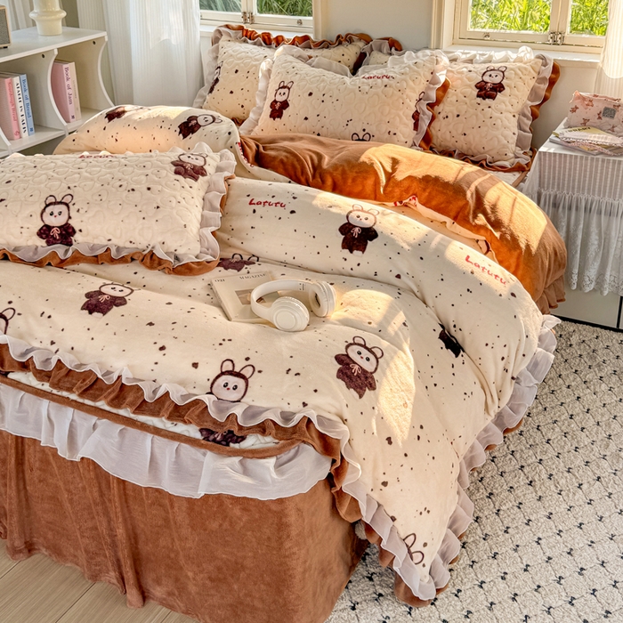 91家纺网 家纺一手货源 找家纺 （总）禧缘家纺（原梦想家） 2025新款夹棉双层花边牛奶绒床笠三件套系列