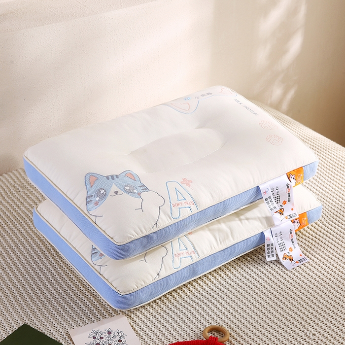 91家纺网 家纺一手货源 找家纺 金牛枕芯 2025新款小奶猫立体亲子护颈枕头枕芯 小奶猫-蓝