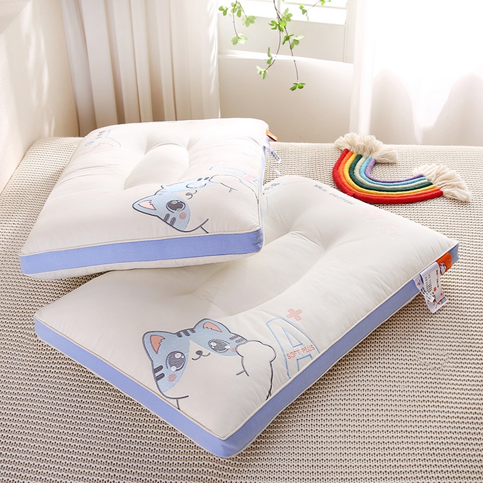 91家纺网 家纺一手货源 找家纺 金牛枕芯 2025新款小奶猫立体亲子护颈枕头枕芯 小奶猫-蓝