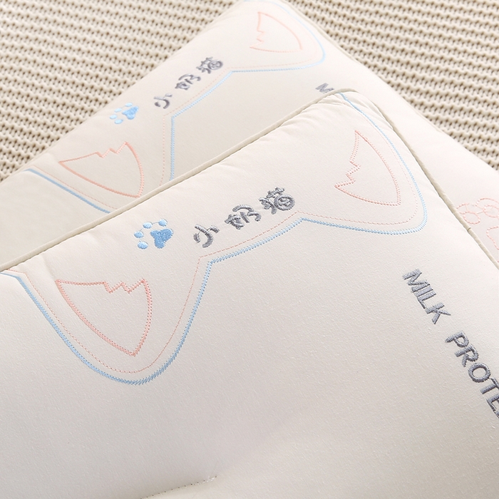 91家纺网 家纺一手货源 找家纺 金牛枕芯 2025新款小奶猫立体亲子护颈枕头枕芯 小奶猫-蓝