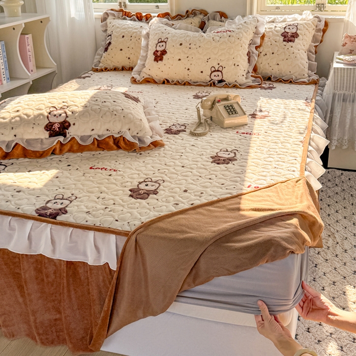 91家纺网 家纺一手货源 找家纺 （总）禧缘家纺（原梦想家） 2025新款夹棉双层花边牛奶绒单被套系列