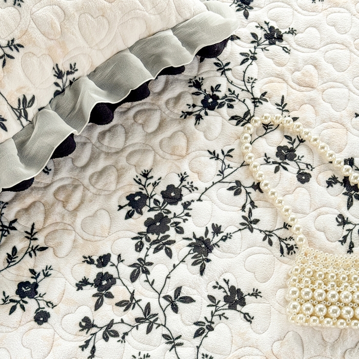 91家纺网 家纺一手货源 找家纺 禧缘家纺（原梦想家） 2025新款夹棉双层花边牛奶绒单被套系列 步步生花