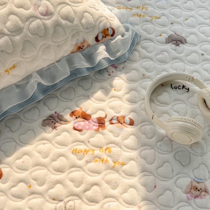 91家纺网 家纺一手货源 找家纺 禧缘家纺（原梦想家） 2025新款夹棉双层花边牛奶绒单被套系列 狗狗岛屿