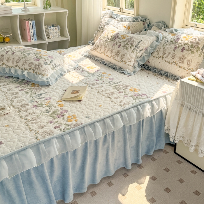 91家纺网 家纺一手货源 找家纺 禧缘家纺（原梦想家） 2025新款夹棉双层花边牛奶绒单被套系列 蓝铃风语