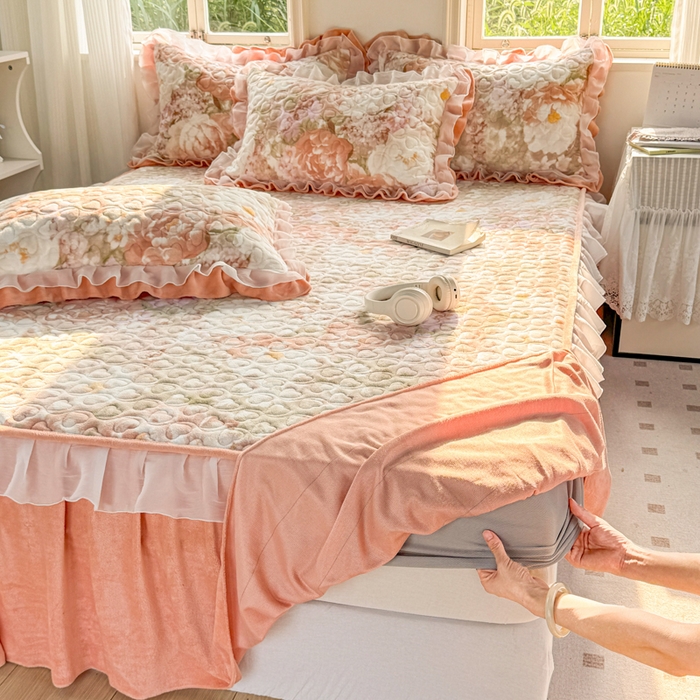 91家纺网 家纺一手货源 找家纺 禧缘家纺（原梦想家） 2025新款夹棉双层花边牛奶绒单被套系列 浪漫花开