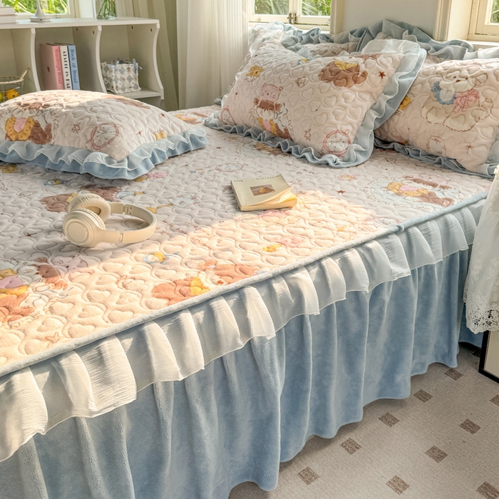 91家纺网 家纺一手货源 找家纺 禧缘家纺（原梦想家） 2025新款夹棉双层花边牛奶绒单被套系列 猫咪心事