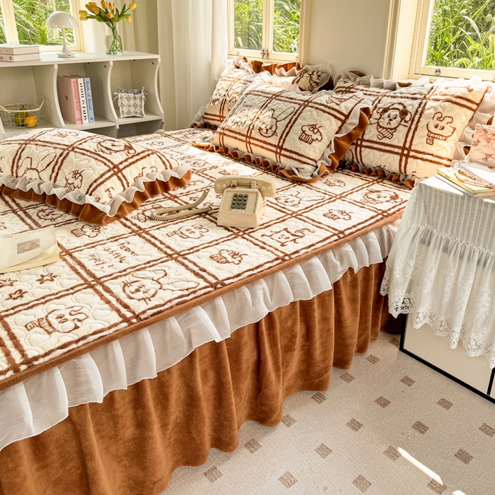 91家纺网 家纺一手货源 找家纺 禧缘家纺（原梦想家） 2025新款夹棉双层花边牛奶绒单被套系列 摩卡小镇