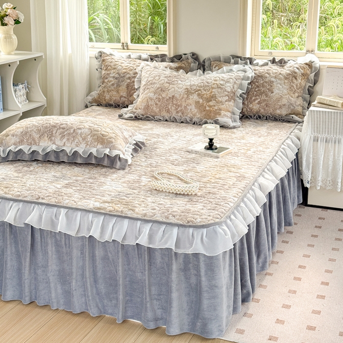 91家纺网 家纺一手货源 找家纺 禧缘家纺（原梦想家） 2025新款夹棉双层花边牛奶绒单被套系列 雾都茶花