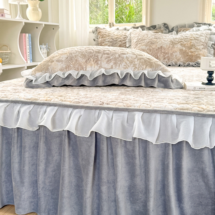 91家纺网 家纺一手货源 找家纺 禧缘家纺（原梦想家） 2025新款夹棉双层花边牛奶绒单被套系列 雾都茶花