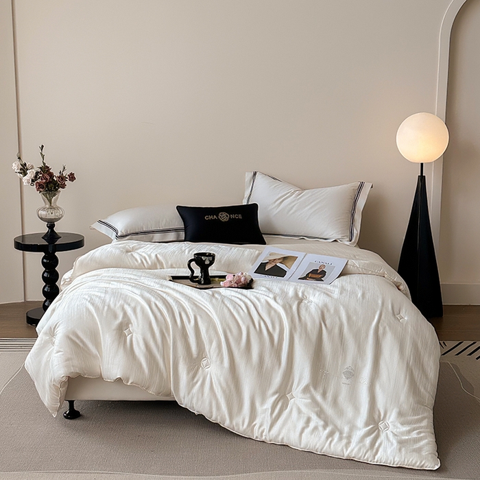 91家纺网 家纺一手货源 找家纺 总 雅高家居 凯撒—2025新款A类云彩丝大提花蚕丝蛋白冬被被子被芯轻奢高档被子