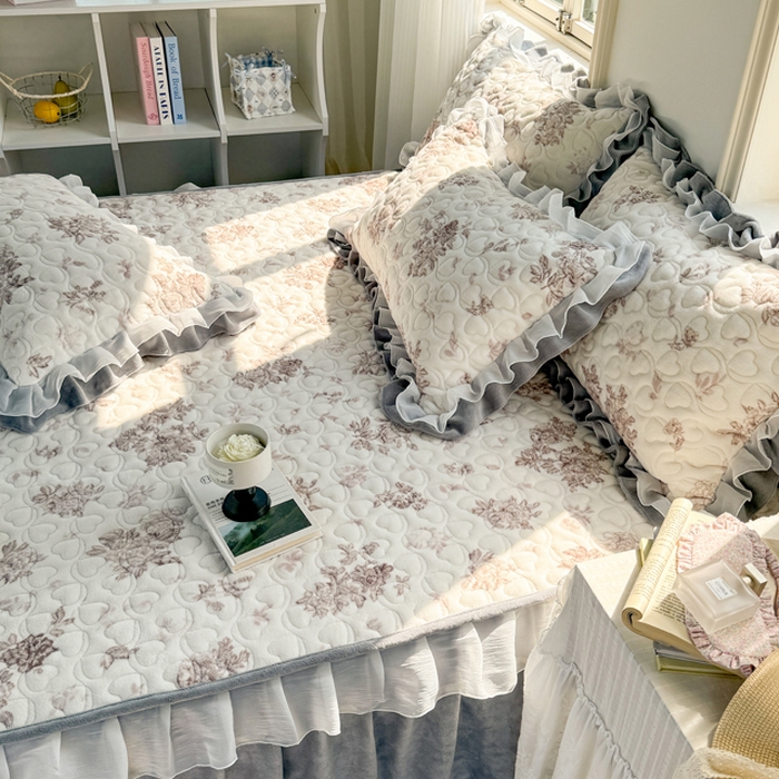 91家纺网 家纺一手货源 找家纺 禧缘家纺（原梦想家） 2025新款夹棉双层花边牛奶绒单被套系列 杏花微雨