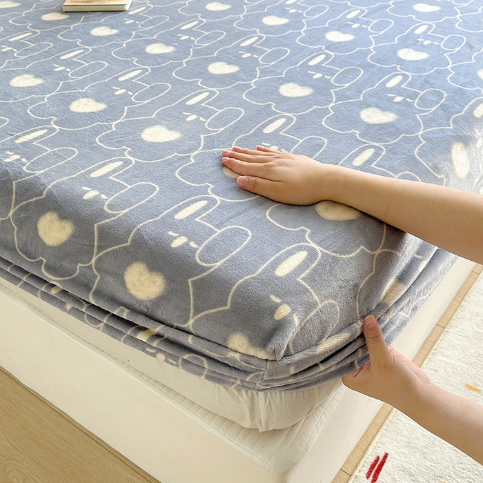 91家纺网 家纺一手货源 找家纺 家贝爱 2025新款高克重加厚牛奶绒床笠单床笠床笠单品 狂欢兔