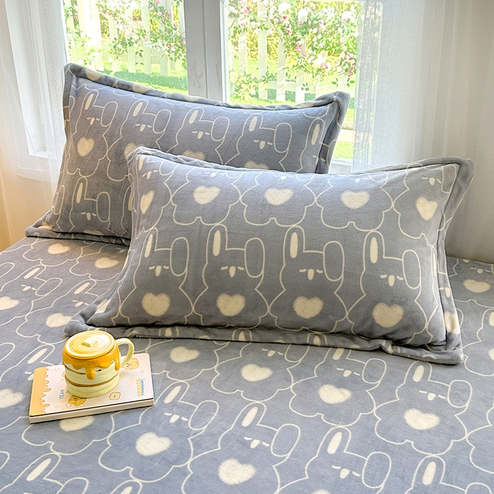 91家纺网 家纺一手货源 找家纺 家贝爱 2025新款高克重加厚牛奶绒床笠单床笠床笠单品 狂欢兔