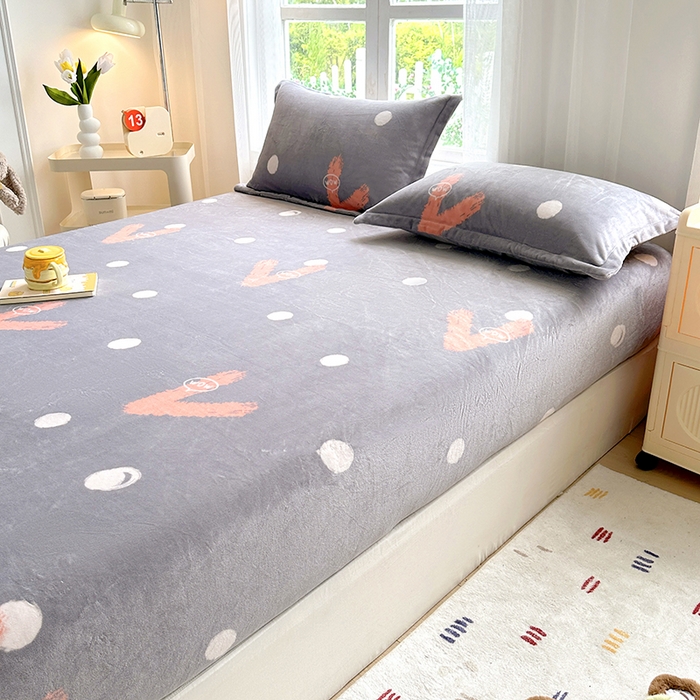 91家纺网 家纺一手货源 找家纺 家贝爱 2025新款高克重加厚牛奶绒床笠单床笠床笠单品 比心