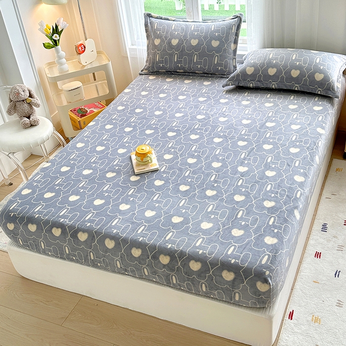 91家纺网 家纺一手货源 找家纺 家贝爱 2025新款高克重加厚牛奶绒床笠单床笠床笠单品 狂欢兔