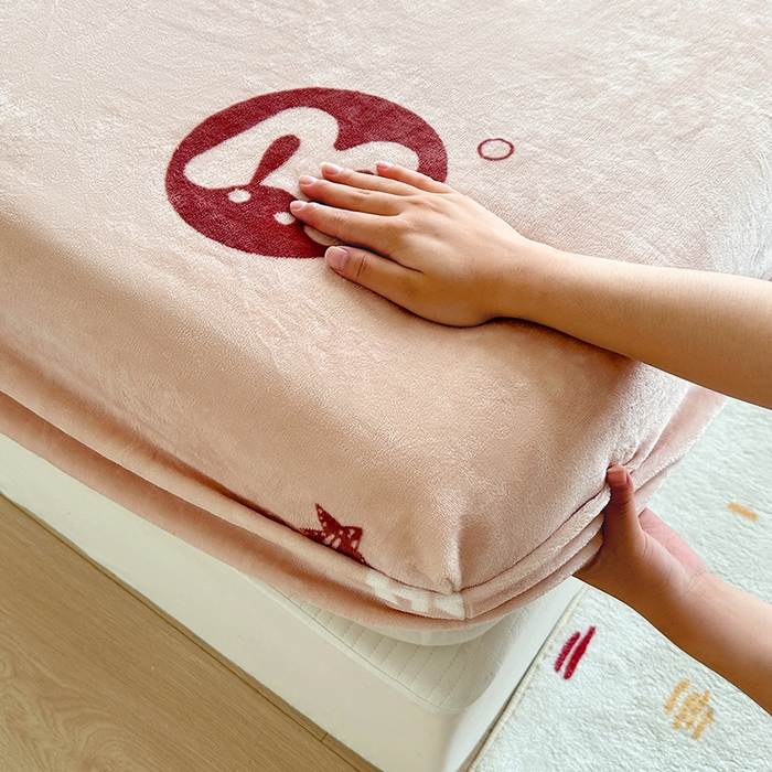 91家纺网 家纺一手货源 找家纺 家贝爱 2025新款高克重加厚牛奶绒床笠单床笠床笠单品 你好MM