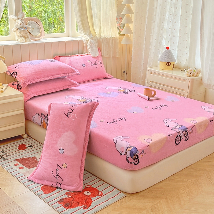 91家纺网 家纺一手货源 找家纺 家贝爱 2025新款高克重加厚牛奶绒床笠单床笠床笠单品 哈喽小兔粉