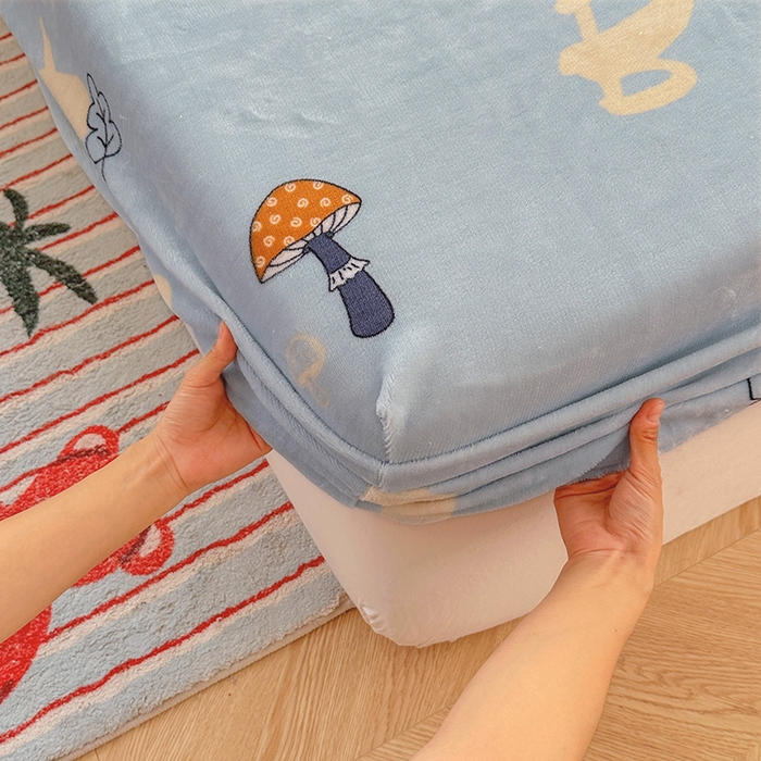 91家纺网 家纺一手货源 找家纺 家贝爱 2025新款高克重加厚牛奶绒床笠单床笠床笠单品 字母蘑菇