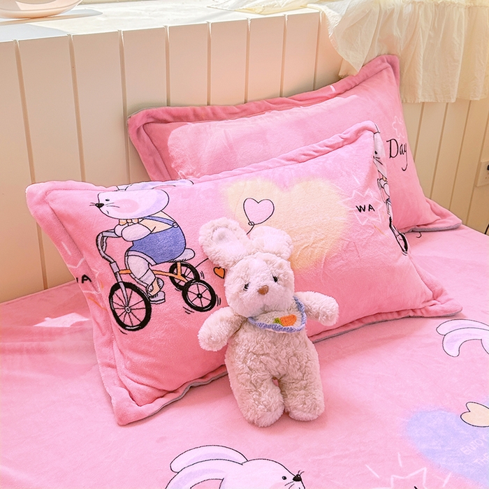 91家纺网 家纺一手货源 找家纺 家贝爱 2025新款高克重加厚牛奶绒床笠单床笠床笠单品 哈喽小兔粉