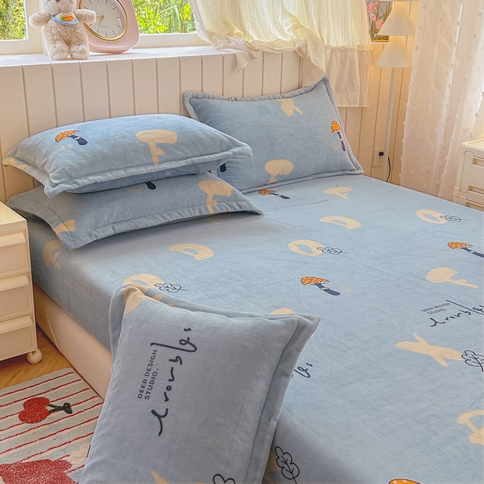 91家纺网 家纺一手货源 找家纺 家贝爱 2025新款高克重加厚牛奶绒床笠单床笠床笠单品 字母蘑菇