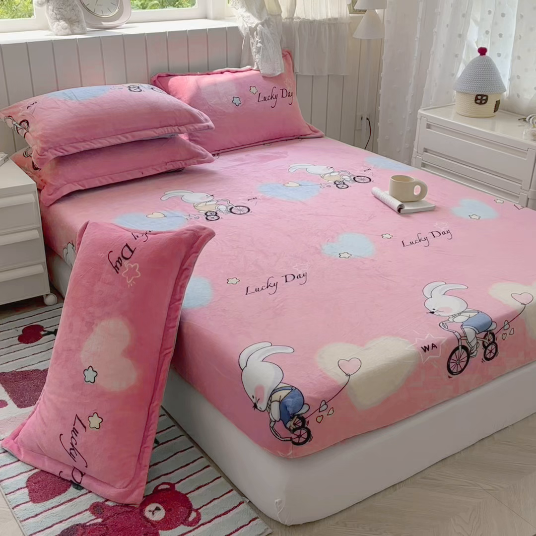 91家纺网 家纺一手货源 找家纺 家贝爱 2025新款高克重加厚牛奶绒床笠单床笠床笠单品 哈喽小兔粉